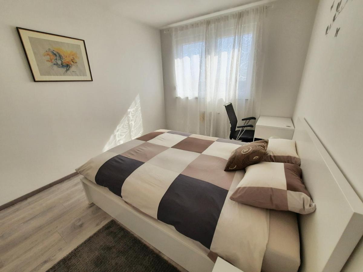 Apartment Mrvica Near The Zagreb Airport Velika Gorica Bagian luar foto